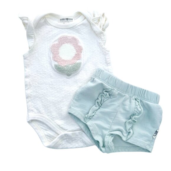 Rabbit + Bear Matching Daisy Flower Ruffle Shorts Set Baby Girl 3-6 Months - Picture 1 of 2